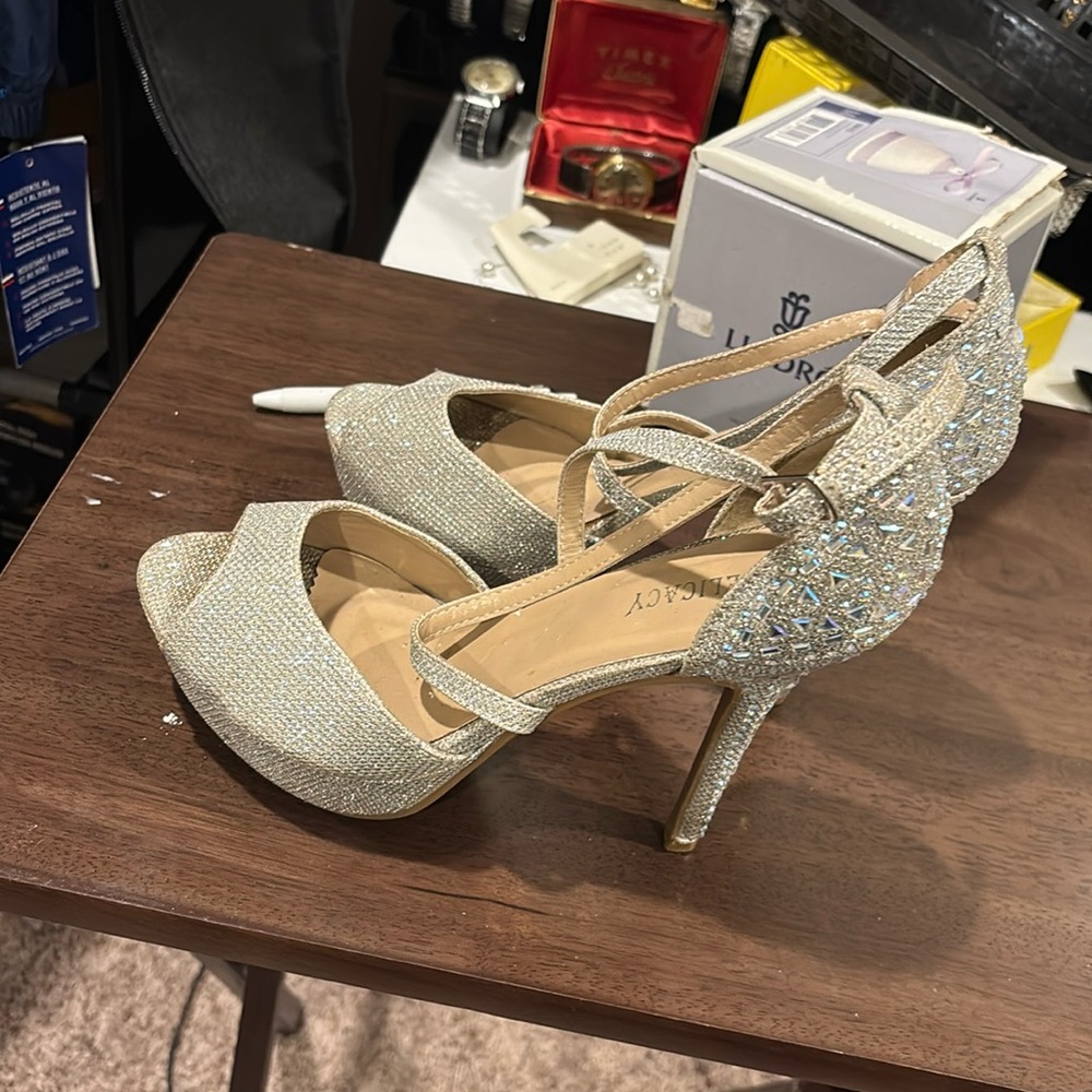 Size 8.5W delicacy heels